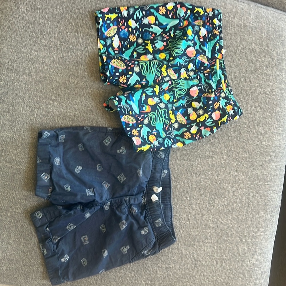 5T lot of 1 pair of shorts w camera print and 1 pair of swim trunks Cat & Jack